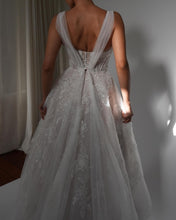 Load image into Gallery viewer, Annika - Evie Young | Sample Sale (US8)