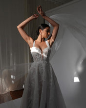 Load image into Gallery viewer, Annika - Evie Young | Sample Sale (US8)