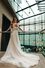 Load image into Gallery viewer, Pearl - Aurelle Exclusive | Sample Sale (UK8)