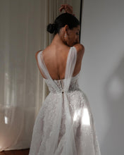 Load image into Gallery viewer, Annika - Evie Young | Sample Sale (US8)
