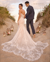 Load image into Gallery viewer, Benjie Royale (In Black) - Maggie Sottero

