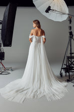 Load image into Gallery viewer, Annie - Evie Young
