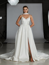 Load image into Gallery viewer, Garland - Evie Young Bridal
