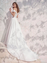 Load image into Gallery viewer, Ekaterina - Maggie Sottero
