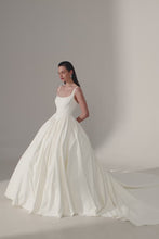 Load and play video in Gallery viewer, Sasha - Ariamo
