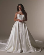 Load and play video in Gallery viewer, Wyntelle - Maggie Sottero
